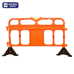 Barrière de contrôle des foules, événement, défilé, barrière connectable, légère, garde-corps en plastique HDPE, réfléchissant prismatique haute intensité - Product Image 1