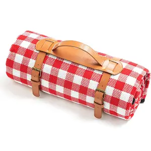 Wettbewerbspreis benutzerdefinierte rote plattierte wasserdichte faltbare camping-freiluft-picknick-matte teppich