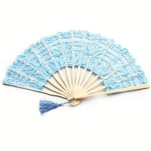 Ventiladores de mano plegables de bambú con encaje para bodas, elegantes y a la moda, para invitados, regalo publicitario, gran volumen, proveedor mayorista de China - Product Image 4