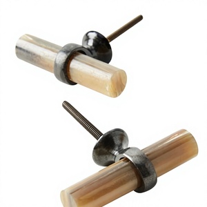 Bouton en résine et bois fait main, forme ronde, couleur noir et marron, décoration d'intérieur, artisanat artistique, moulage en époxy - Product Image 1