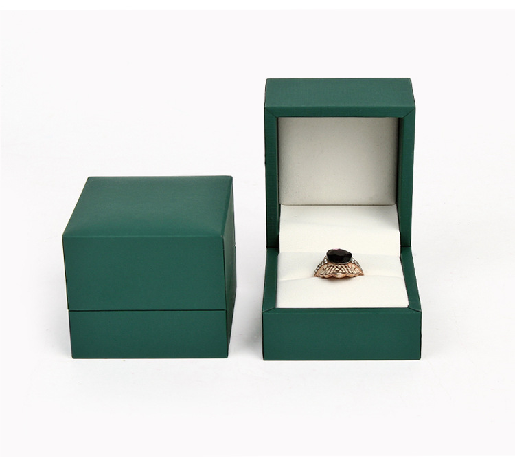 Caja de anillo verde