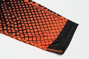 Jersey de Ciclismo MTB Personalizable por Sublimación, Antiarrugas, Negro y Naranja, Tres Cuartos, Tejido Transpirable con Rejilla para Paseos por Senderos Rocosos - Product Image 4