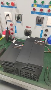 อินเวอร์เตอร์ Aikon VFD 380V สำหรับมอเตอร์  ตัวแปลงความถี่แบบประหยัด  ควบคุมมอเตอร์และคอมเพรสเซอร์แบบ 3 เฟส รุ่น AGD100 380v Varia - Product Image 2