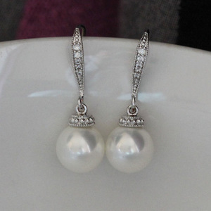Orecchini Pendenti Effetto Perla per Donne, Accessori Moda Minimalisti ed Eleganti per Uso Quotidiano - Product Image 4