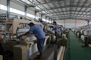 Lona Impermeable <span class=keywords><strong>de</strong></span> Polietileno <span class=keywords><strong>de</strong></span> 4x6 m <span class=keywords><strong>de</strong></span> Fábrica YRH, Lona <span class=keywords><strong>de</strong></span> Polietileno <span class=keywords><strong>de</strong></span> 120 g, Rollo <span class=keywords><strong>de</strong></span> Tela <span class=keywords><strong>de</strong></span> <span class=keywords><strong>Rafia</strong></span> - Product Image 4