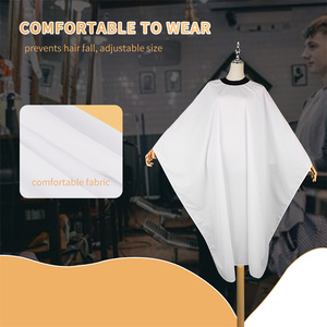Venta al por mayor negro impermeable delantal salón peluquero poliéster capa silicona escote diseño capas corte de pelo peluquería - Product Image 4