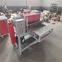 Scie à lames multiples légère et compacte à haute efficacité pour le travail du bois, idéale pour les petites ateliers et la transformation du bois destiné à la fabrication de meubles.