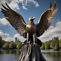 Décoration de jardin public extérieur américain personnalisé Grande statue moderne d'animal en métal coulé en laiton Aile géante déployée Aigle à tête blanche Sculpture en bronze