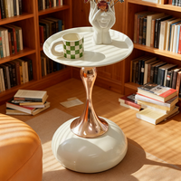 Table basse et table de chevet modernes en fer forgé couleur crème avec rangement pour petits appartements