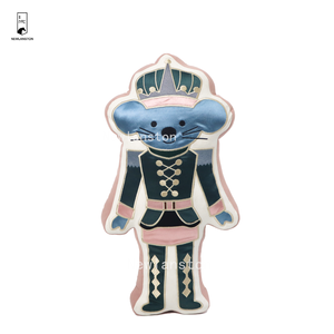 Usine personnalisée de haute qualité broderie rat <span class=keywords><strong>roi</strong></span> coussins de noël maison canapé décor vert <span class=keywords><strong>casse</strong></span>-<span class=keywords><strong>noisette</strong></span> oreillers pour noël - Product Image 2