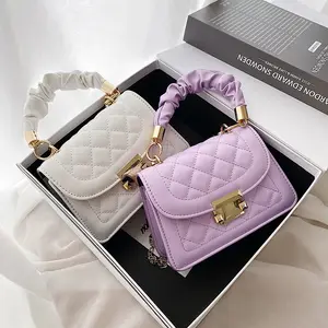 Bolso de hombro de alta calidad para mujer, pequeño bolso de mensajero cuadrado con cadena, bolso de hombro de PU para mujer al por mayor, OEM de China