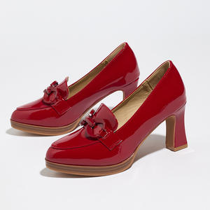 נעלי עקב אופנתיות לנשים מבית שואנהוי, סיטונאי, עקב בלוק 7.5 ס\\\"מ עם שרשרת וקצה מחודד - Product Image 4