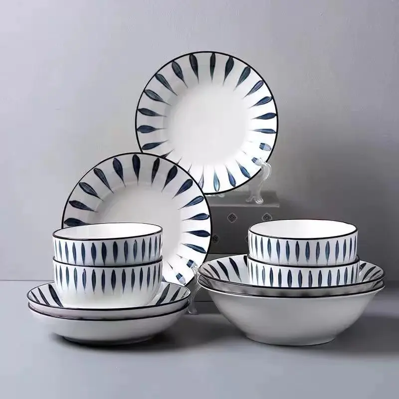 Stoklanan ince beyaz porselen yemek tabakları ve kaseler el boyalı tasarımlar seramik servis yemeği seti ev sofra seti