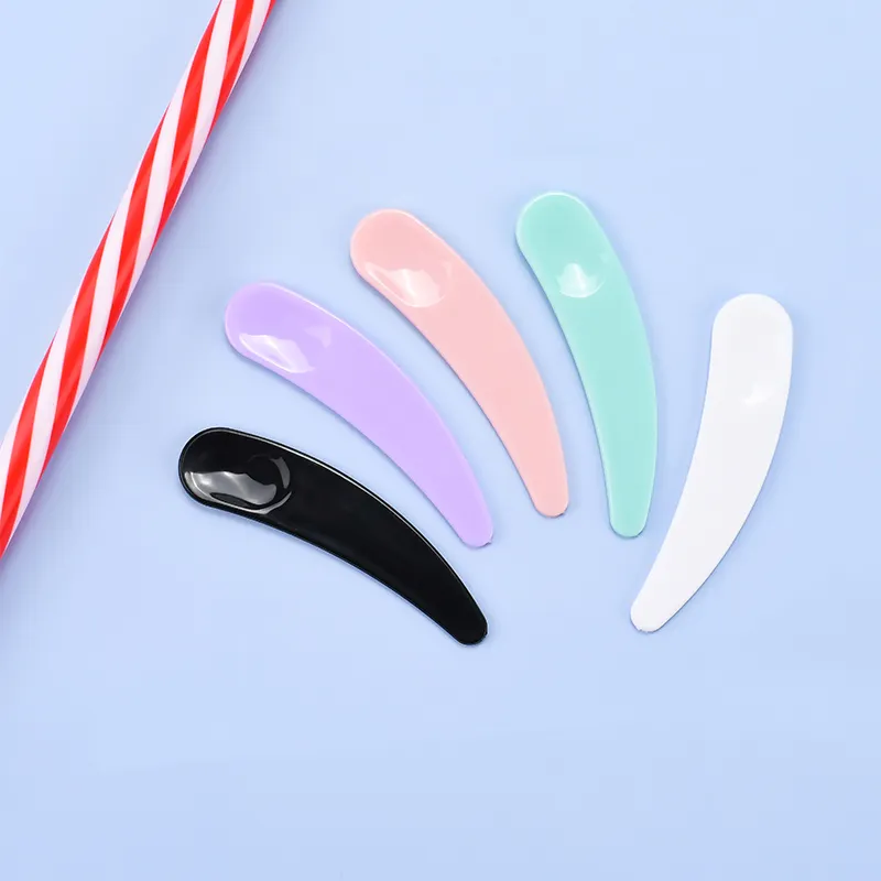 Wholesale Plastic Makeup Spatula White Black Beauty Face Eye Cream Scoop Plastic Cosmetic Spoon