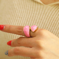 Cincin Fashion Hati Ganda Berputar Warna Pink Manis, Perhiasan Jari Elegan dari Baja Anti Karat untuk Wanita, Cocok untuk Pemakaian Sehari-hari dan Pesta