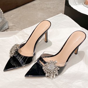 Mules de Tacón de Aguja con Punta en Pico Plateadas Metálicas de PVC para Mujer con Grupo de Pedrería para Fiestas, Bodas y Eventos Nocturnos - Product Image 1
