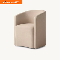 Table à manger rectangulaire minimaliste en chêne massif avec chaises confortables pour hôtels, restaurants et maisons