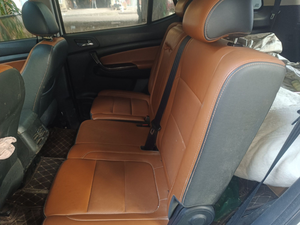 Auto Usado Modelo 2016, 7 Asientos, Motor de Gasolina, Transmisión Manual, Motor Delantero, Tracción Trasera, SUV, Van - Product Image 4