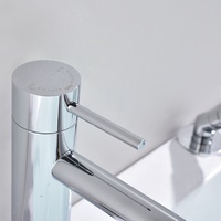 Mitigeur de baignoire cylindrique à col courbé 2 trous avec levier supérieur et douchette cylindrique ovale, finition chrome poli