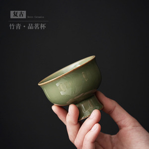Tasse à thé en céramique rétro avec glaçure verte bambou pour usage personnel - Product Image 1