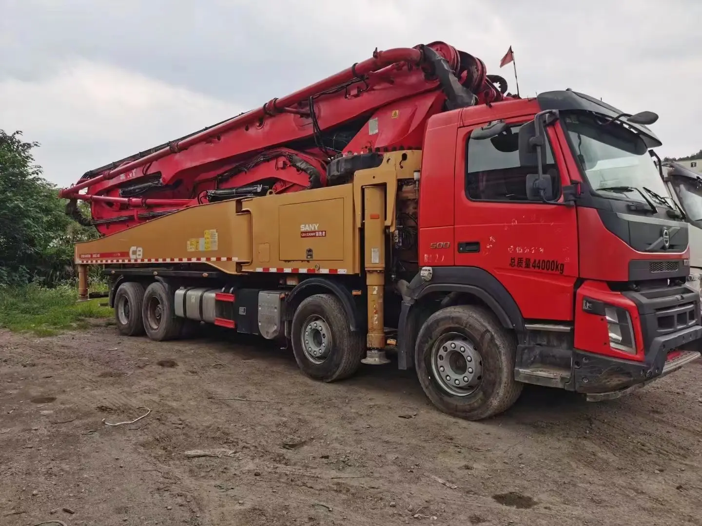 شاحنة Sany Volvo مستعملة ضخ الإسمنت SYM5446THB 560C-8A لعام 2018 بطول 56 مترًا