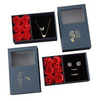 Coffret à bijoux pour la Saint-Valentin, boîte cadeau avec rose éternelle, collier avec fleur éternelle, coffret à bijoux haut de gamme, emballage de luxe