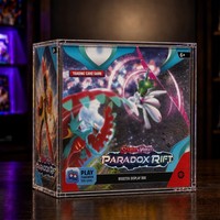Boîte de présentation acrylique personnalisée pour boosters TCG, couvercle magnétique transparent 5 mm, 13,8x7,7x12,4 cm, logo personnalisé disponible, montage facile
