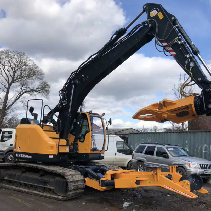 Korean Excavator HX235ALCR Diesel Digger Machine 24Ton Hydraulic Excavator Price for Municipal Engineering