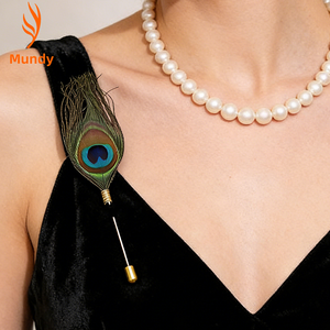 Broche de Plumas de Pavo Real Hecho a Mano para Bodas, Despedidas de Soltera, Fiestas de Compromiso, Aniversarios, Cenas de Ensayo - Product Image 2