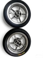 إطارات مطاطية سوداء جديدة مقاس 195/65R15 أمامية وخلفية من كيندا لاستبدال إطارات دراجات توتيو النارية
