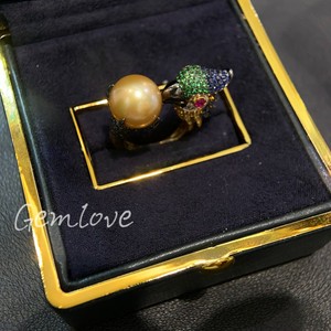 Anillo de loro perla ovalada de oro de 18K, engastado con diamantes cultivados en laboratorio certificados por GIA, diseñado especialmente para ella - Product Image 2