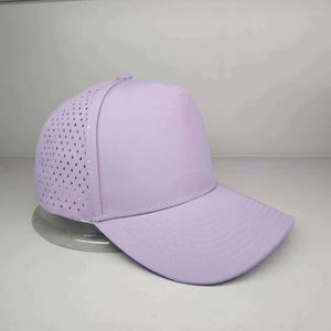 Casquettes 5 panneaux en gros avec logo personnalisé, casquette de golf perforée imperméable, casquette de baseball imperméable avec logo PVC personnalisé - Product Image 4
