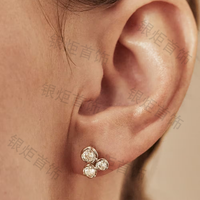 LOZRUNVE Eleganter, schlichter Schmuck, 925er Sterlingsilber, Weißgold, dreifache Blumen-Gänseblümchen-Ohrstecker
