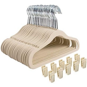 Percha de ropa antideslizante para bebés y niños paquete de 30 perchas de terciopelo con 10 Clips para los dedos, Beige - Product Image 1