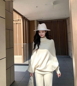 Gemütlicher Rollkragen-Fledermausärmel-Pullover - Weicher Oversize-Strickpullover mit Drapiertem Ausschnitt, Perfekt zum Schichten & für Lässigen Chic-Stil - Product Image 5
