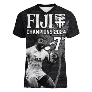 2024 Camiseta con cuello en V de Fiji Rugby para <span class=keywords><strong>mujer</strong></span> Custom Pacific Champions Anniversary 7 Titles Tapa Hibiscus Black con Alibab - Product Image 1