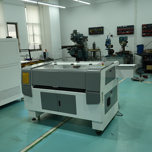 1060 <span class=keywords><strong>CO2</strong></span>-lasersnijmachine Kleinschalige volautomatische lasergraveermachine voor acryl, hout en MDF, watergekoeld, hoge stijfheid - Product Image 3