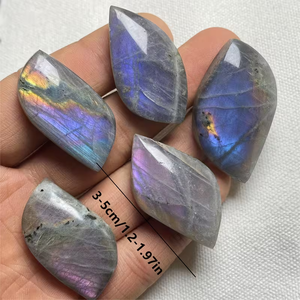 Labradorita Púrpura Natural con Destellos Iridiscentes, Cabujón Pulido en Forma de Hoja, Gema Suelta de Alta Calidad para Joyería DIY - Product Image 1
