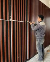 Panel Dinding Modern WPC Motif Kayu Beralur OEM, Tahan Api dan Tahan Air, Cocok untuk Lobi Hotel, Restoran, dan Ruang Tamu Rumah Tangga