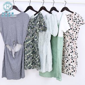 Großhandel HHRT AB02-<span class=keywords><strong>2</strong></span> Gebrauchte Sommer-Baumwollkleider für Damen in Gemischten Größen MOQ 100kg Herkunft Guangdong Afrika Südostasien - Product Image 3