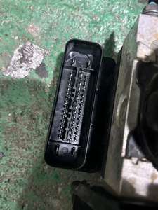 Pompe ABS d'origine pour Volkswagen Sagitar/<span class=keywords><strong>Golf</strong></span> 1KD614517E Pièces détachées pour cylindres <span class=keywords><strong>de</strong></span> <span class=keywords><strong>frein</strong></span> démontés d'occasion - Product Image 3