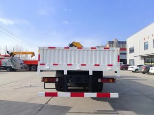 Camion-grue diesel neuf SINOTRUK Howo 6*4, grue de chantier, 12 tonnes, 6,3 tonnes, 8 tonnes, grue mobile hydraulique lourde à vendre - Product Image 4