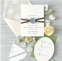 Invitations de mariage personnalisées avec papier fantaisie et artistique