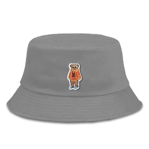 Sombrero de cubo de oso naranja lavado suave con bordado para looks de viaje y fotografía - Product Image 3