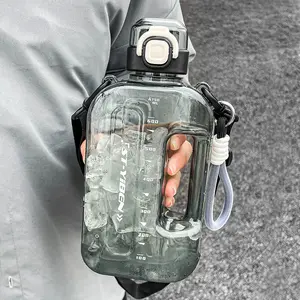 Bouteille à boire de sports de plein air créatifs portables avec sangle suspendue 750ml bouteille d'eau en plastique d'étudiant de bureau de mode