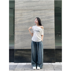 เสื้อยืดไหล่เดียวสำหรับผู้หญิงมีคุณภาพดีที่สุดเสื้อยืดแขนสั้นพิมพ์ลายตัวอักษรทันสมัยผ้าคอตตอนกระดาษนุ่มขนาดใหญ่ - Product Image 5