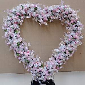 พวงมาลัยดอกไม้ประดิษฐ์รูปหัวใจดอกกุหลาบสีแดงปรับแต่งได้สำหรับตกแต่งคริสต์มาสงานแต่งงาน - Product Image 3