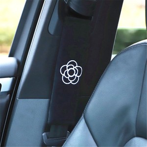 Housses universelles en peluche polyester pour ceintures de sécurité de <span class=keywords><strong>voiture</strong></span> avec protection anti-pression 2 points pour le cou, idéales pour les longs trajets - Product Image 1