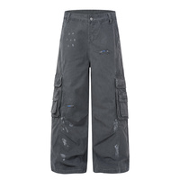 Jean baggy unisexe beige gris délavé avec imprimé graffiti intégral, coupe large, avec breloques en peluche et détails de chaînes colorées