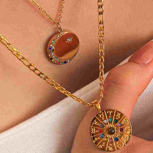 Pendentif zodiaque rond en zircon coloré incrusté d'étoiles de lune sur collier chaîne Figaro en acier inoxydable en or 18 carats pour femme <span class=keywords><strong>cadeau</strong></span> - Product Image 1